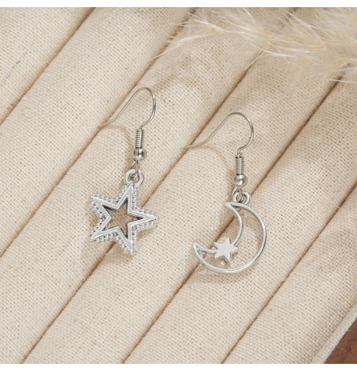 Moon, star, sun, moon earrings and earrings exude a light luxury and high-end feel. Star and moon earrings and earrings are niche and fashionable