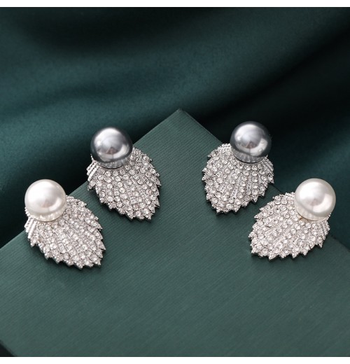 Minimalist style exquisite retro diamond-encrusted pearl silver needle earrings for women, new light luxury niche ear studs, fashionable and versatile earrings