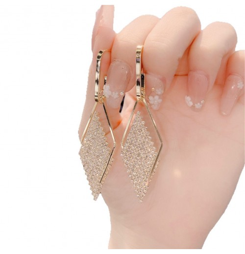 925 silver needle earrings, with a light luxury and fashionable charm, are exquisitely crafted and exaggerated. They are versatile, unique and grand 925 silver needle earrings, with a light luxury and fashionable charm, are exquisitely crafted and exaggerated. They are versatile, unique and grand