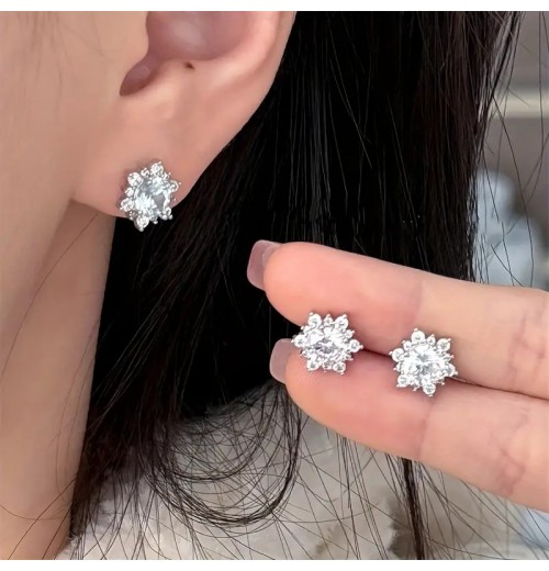 High-end, super sparkling Zircon snowflake earrings for women, simple and light luxury, new best-selling fashion ear accessories, light luxury High-end, super sparkling Zircon snowflake earrings for women, simple and light luxury, new best-selling fashion ear accessories, light luxury