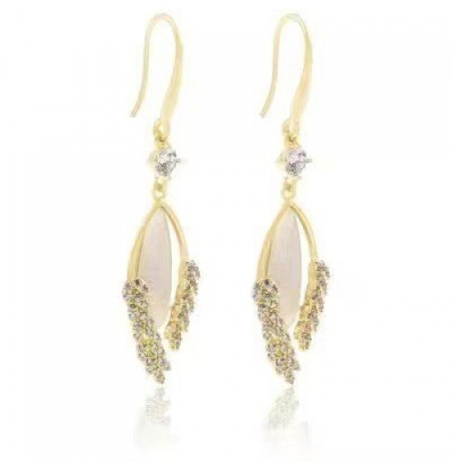 The new high-end golden dreamcatcher net earrings are fashionable, versatile and elegant for female Internet celebrities. Three lives and three worlds ear rings The new high-end golden dreamcatcher net earrings are fashionable, versatile and elegant for female Internet celebrities. Three lives and three worlds ear rings