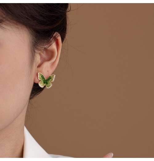 Butterfly earrings feature a light luxury, niche and simple design. They are versatile for women and have a high level of appearance. They are a popular online hit with universal ear studs in gradient colors Butterfly earrings feature a light luxury, niche and simple design. They are versatile for women and have a high level of appearance. They are a popular online hit with universal ear studs in gradient colors