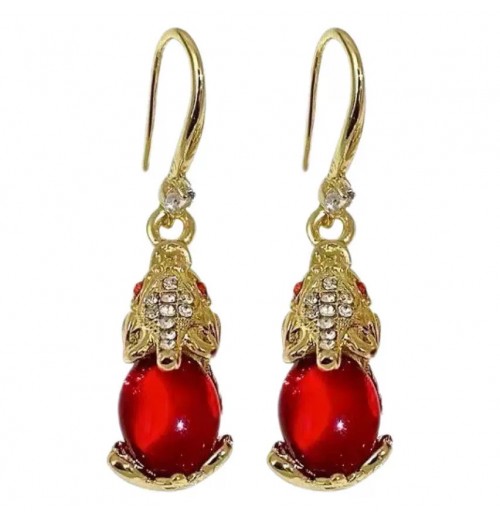 The new PI Xiu retro earrings are trendy, niche and high-end for women, with an elegant and grand style. They are red earrings and pendants The new PI Xiu retro earrings are trendy, niche and high-end for women, with an elegant and grand style. They are red earrings and pendants