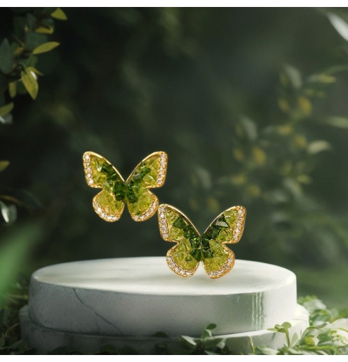 Butterfly earrings feature a light luxury, niche and simple design. They are versatile for women and have a high level of appearance. They are a popular online hit with universal ear studs in gradient colors Butterfly earrings feature a light luxury, niche and simple design. They are versatile for women and have a high level of appearance. They are a popular online hit with universal ear studs in gradient colors