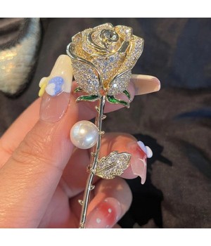 New best-selling alloy fashion full-diamond pearl rose brooch, high-end niche brooch pin, versatile for suits