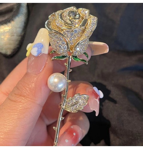 New best-selling alloy fashion full-diamond pearl rose brooch, high-end niche brooch pin, versatile for suits New best-selling alloy fashion full-diamond pearl rose brooch, high-end niche brooch pin, versatile for suits
