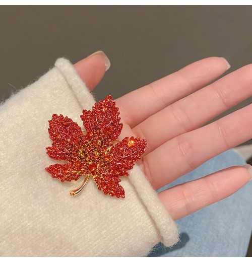 Brooches for women with a high-end feel, niche wholesale, high-end pins, elegant temperament, fixed suit accessories, autumn leaf style