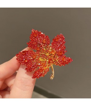Brooches for women with a high-end feel, niche wholesale, high-end pins, elegant temperament, fixed suit accessories, autumn leaf style