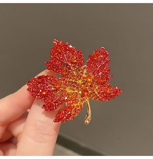 Brooches for women with a high-end feel, niche wholesale, high-end pins, elegant temperament, fixed suit accessories, autumn leaf style