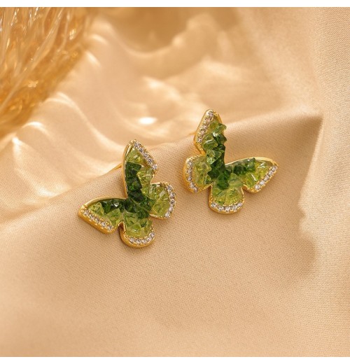 Butterfly earrings feature a light luxury, niche and simple design. They are versatile for women and have a high level of appearance. They are a popular online hit with universal ear studs in gradient colors Butterfly earrings feature a light luxury, niche and simple design. They are versatile for women and have a high level of appearance. They are a popular online hit with universal ear studs in gradient colors