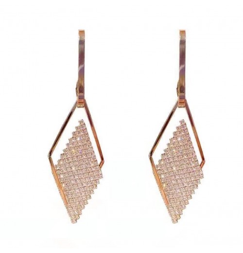 925 silver needle earrings, with a light luxury and fashionable charm, are exquisitely crafted and exaggerated. They are versatile, unique and grand 925 silver needle earrings, with a light luxury and fashionable charm, are exquisitely crafted and exaggerated. They are versatile, unique and grand