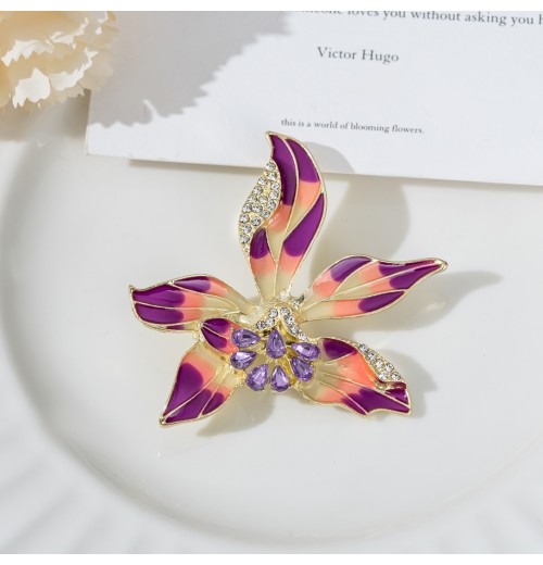 Retro high-end women's exquisite brooch, niche design sense, pin, suit coat decoration, French iris brooch Retro high-end women's exquisite brooch, niche design sense, pin, suit coat decoration, French iris brooch