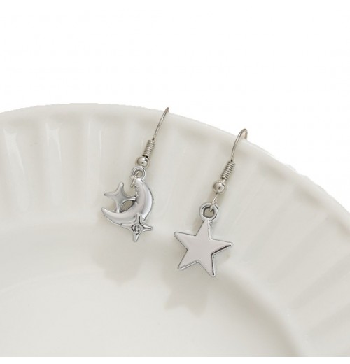 Moon, star, sun, moon earrings and earrings exude a light luxury and high-end feel. Star and moon earrings and earrings are niche and fashionable