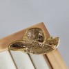 Korean fashion style hats, brooches, creative and cute corsages, elegant cardigans, coats, silk scarves, pin clasps, and accessories Korean fashion style hats, brooches, creative and cute corsages, elegant cardigans, coats, silk scarves, pin clasps, and accessories