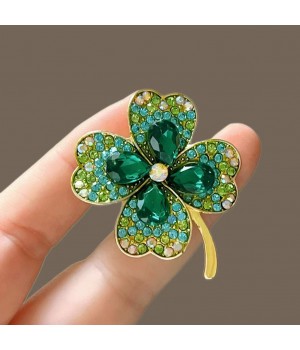 Wholesale of crystal four-leaf clover brooches, New Year's simple and versatile brooches for women, elegant corsages, and clothing accessories