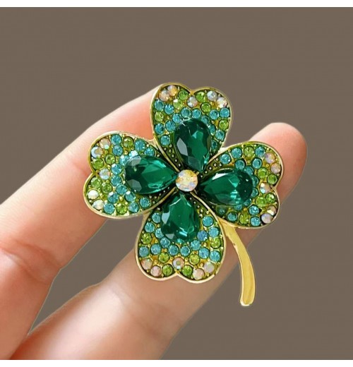 Wholesale of crystal four-leaf clover brooches, New Year's simple and versatile brooches for women, elegant corsages, and clothing accessories