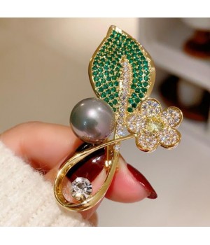 The - Double Flute Aesthetic brooch and elegant buckle pin add a touch of elegance to one's appearance. It is a light luxury corsage and a popular brooch accessory