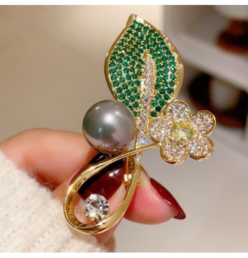 The - Double Flute Aesthetic brooch and elegant buckle pin add a touch of elegance to one's appearance. It is a light luxury corsage and a popular brooch accessory The - Double Flute Aesthetic brooch and elegant buckle pin add a touch of elegance to one's appearance. It is a light luxury corsage and a popular brooch accessory