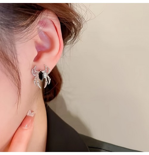 Simple spider exaggerated retro stud earrings, fashionable and individual light luxury earrings, niche design, high-end earrings Simple spider exaggerated retro stud earrings, fashionable and individual light luxury earrings, niche design, high-end earrings