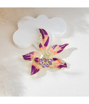 Retro high-end women's exquisite brooch, niche design sense, pin, suit coat decoration, French iris brooch