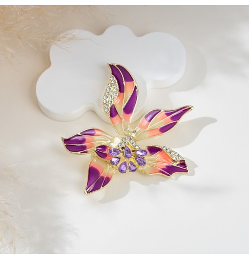 Retro high-end women's exquisite brooch, niche design sense, pin, suit coat decoration, French iris brooch Retro high-end women's exquisite brooch, niche design sense, pin, suit coat decoration, French iris brooch
