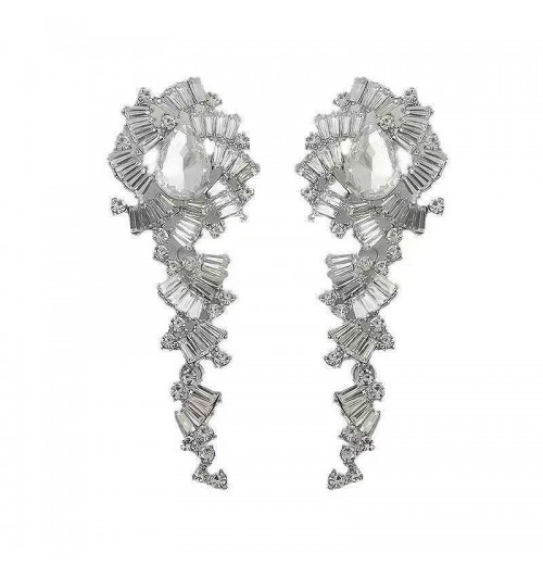 The new light luxury super sparkling crystal tassel stud earrings feature a niche design that is simple, exquisite, fashionable, versatile and high-end The new light luxury super sparkling crystal tassel stud earrings feature a niche design that is simple, exquisite, fashionable, versatile and high-end