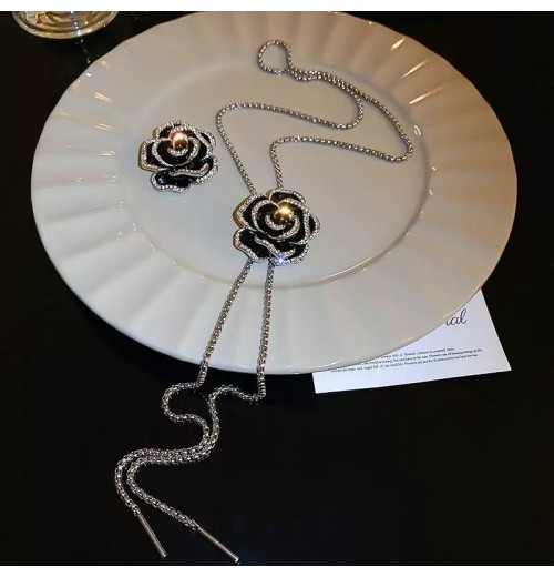 Adjustable, high-quality black rose sweater chain for women, long, versatile long necklace accessories Adjustable, high-quality black rose sweater chain for women, long, versatile long necklace accessories