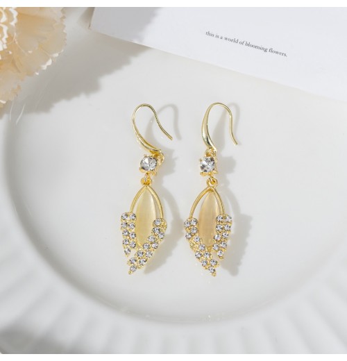 Douyin's best-selling retro cat-eye leaf slightly inlaid ear hooks, sweet and elegant, fashionable and versatile earrings and earrings for women Douyin's best-selling retro cat-eye leaf slightly inlaid ear hooks, sweet and elegant, fashionable and versatile earrings and earrings for women