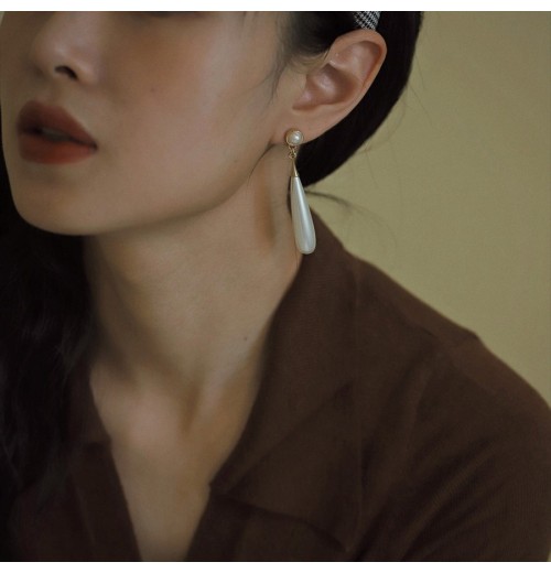 French retro style, niche design, water-drop simple Korean style, fashionable and elegant, pearl face slimming and trendy earrings and earrings
