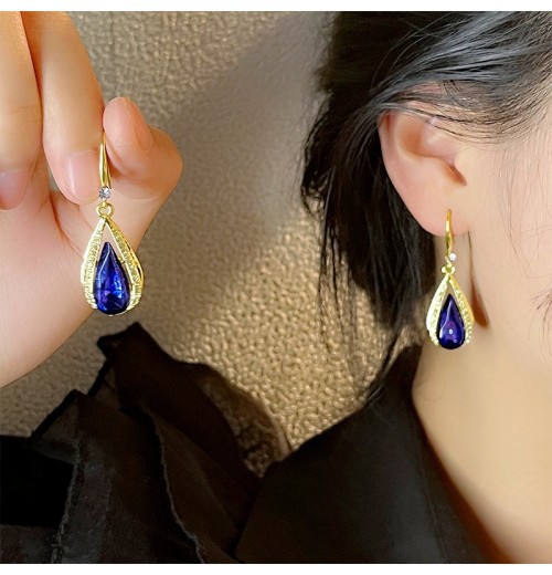 Light luxury, elegant, retro sparkling diamond blue crystal drop earrings, Hong Kong-style gentle new ear hooks, elegant earrings for women Light luxury, elegant, retro sparkling diamond blue crystal drop earrings, Hong Kong-style gentle new ear hooks, elegant earrings for women