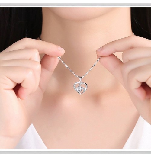 Korean version fashionable silver necklace, women's jewelry, couple heart-shaped zircon pendant, collarbone chain accessory factory direct sales Korean version fashionable silver necklace, women's jewelry, couple heart-shaped zircon pendant, collarbone chain accessory factory direct sales