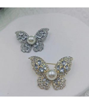 Butterfly retro brooch, alloy accessory brooch wholesale, pearl brooch, exclusive for Europe and America, high-end and niche style pins