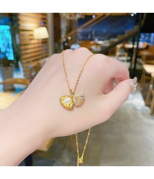 A new titanium steel women's necklace that doesn't fade in Korean style, with a unique and fashionable look, was live-streamed by a popular Internet celebrity on Douyin