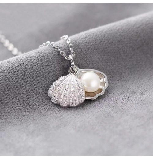 A new titanium steel women's necklace that doesn't fade in Korean style, with a unique and fashionable look, was live-streamed by a popular Internet celebrity on Douyin A new titanium steel women's necklace that doesn't fade in Korean style, with a unique and fashionable look, was live-streamed by a popular Internet celebrity on Douyin