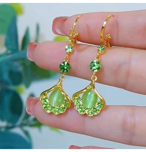 The light luxury and high-end green ginkgo leaf cat's eye stone long tassel earrings are fashionable and elegant, and are popular earrings for women