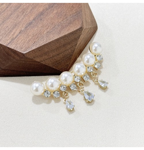 Fashionable and high-end style pearl tassel pendant brooch for women, exquisite coat for suit, fixed brooch to prevent light leakage, manufacturer Fashionable and high-end style pearl tassel pendant brooch for women, exquisite coat for suit, fixed brooch to prevent light leakage, manufacturer
