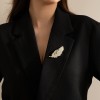 Accompany you with a grand and luxurious feather brooch, an elegant and high-end corsage, and a suit jacket pin Accompany you with a grand and luxurious feather brooch, an elegant and high-end corsage, and a suit jacket pin