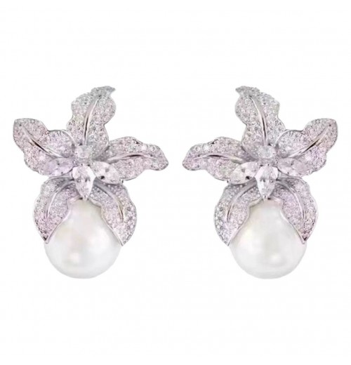 Niche and fashionable new light luxury style earrings with diamonds, women's high-end touch, lily flower, pearl flower and elegant ear accessories Niche and fashionable new light luxury style earrings with diamonds, women's high-end touch, lily flower, pearl flower and elegant ear accessories
