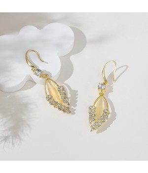 Douyin's best-selling retro cat-eye leaf slightly inlaid ear hooks, sweet and elegant, fashionable and versatile earrings and earrings for women
