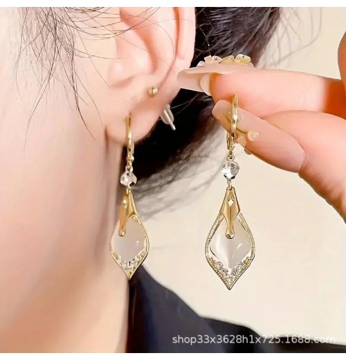 This pair of earrings features a light luxury design for women, with geometric diamond-encrusted cat's eye stone earrings that are versatile and elegant. It is a long and unique French-style ear accessory