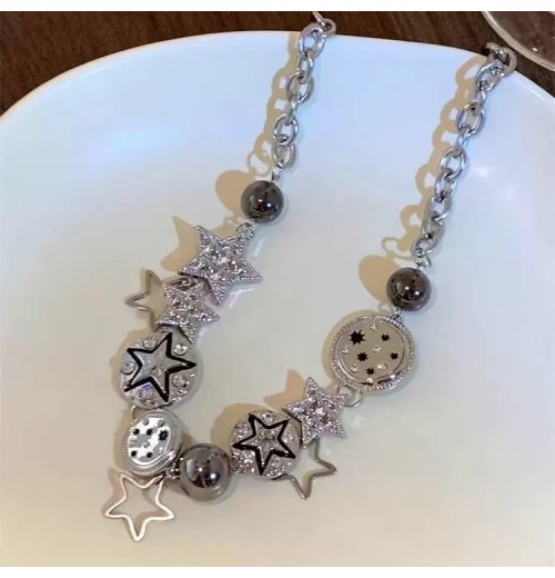 Sweet and cool hot girl star button necklace for women,  new hit, trendy and niche design, high-end y2k collarbone chain