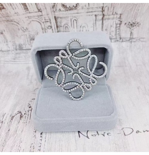 Gao Ban New Luojia geometric hollowed-out zircon brooch, personalized coat and suit pin, high-end women's luxury matching Gao Ban New Luojia geometric hollowed-out zircon brooch, personalized coat and suit pin, high-end women's luxury matching