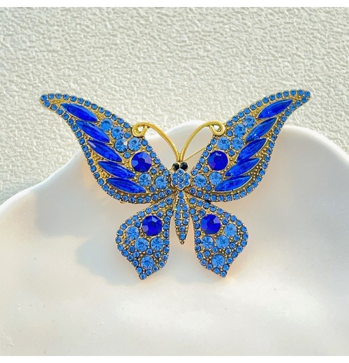 High-end butterfly diamond-encarched brooch from Europe and America, exuding a sense of elegance and sophistication. Retro crystal brooch, large animal and insect brooch High-end butterfly diamond-encarched brooch from Europe and America, exuding a sense of elegance and sophistication. Retro crystal brooch, large animal and insect brooch
