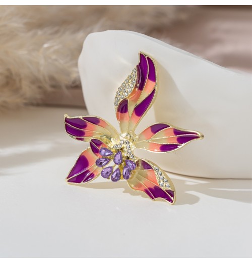 Retro high-end women's exquisite brooch, niche design sense, pin, suit coat decoration, French iris brooch Retro high-end women's exquisite brooch, niche design sense, pin, suit coat decoration, French iris brooch