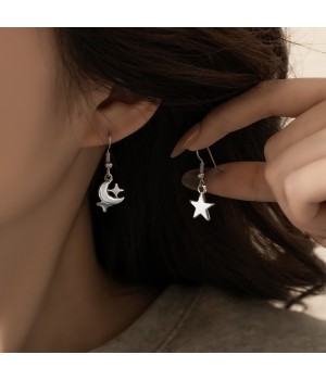 Moon, star, sun, moon earrings and earrings exude a light luxury and high-end feel. Star and moon earrings and earrings are niche and fashionable