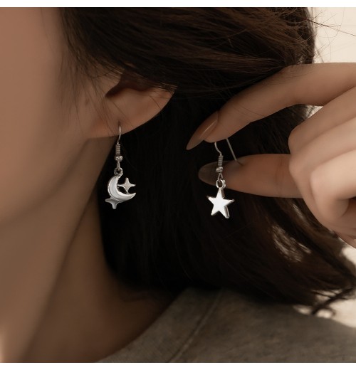 Moon, star, sun, moon earrings and earrings exude a light luxury and high-end feel. Star and moon earrings and earrings are niche and fashionable