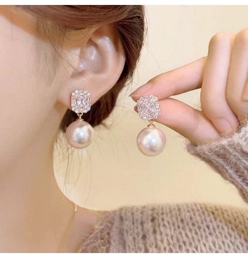 Square zircon pearl stud earrings for women, a new style of fashionable, versatile and elegant earrings with a niche, light luxury and high-end feel. Small scented earrings Square zircon pearl stud earrings for women, a new style of fashionable, versatile and elegant earrings with a niche, light luxury and high-end feel. Small scented earrings
