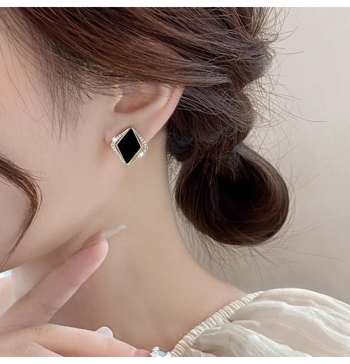 Exquisite black diamond-shaped earrings for women, new cold style earrings, niche design, high-end pure silver earrings Exquisite black diamond-shaped earrings for women, new cold style earrings, niche design, high-end pure silver earrings