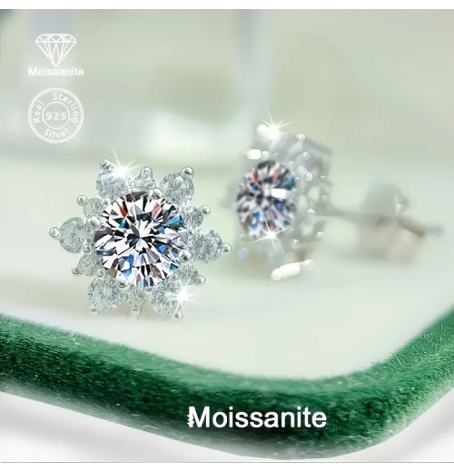 High-end, super sparkling Zircon snowflake earrings for women, simple and light luxury, new best-selling fashion ear accessories, light luxury High-end, super sparkling Zircon snowflake earrings for women, simple and light luxury, new best-selling fashion ear accessories, light luxury