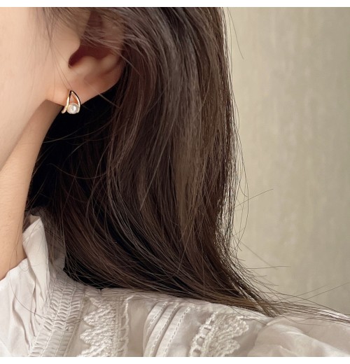 Pearl stud earrings for ear piercing, small and exquisite earrings for sleeping,  new style, exquisitely diamond-encrusted